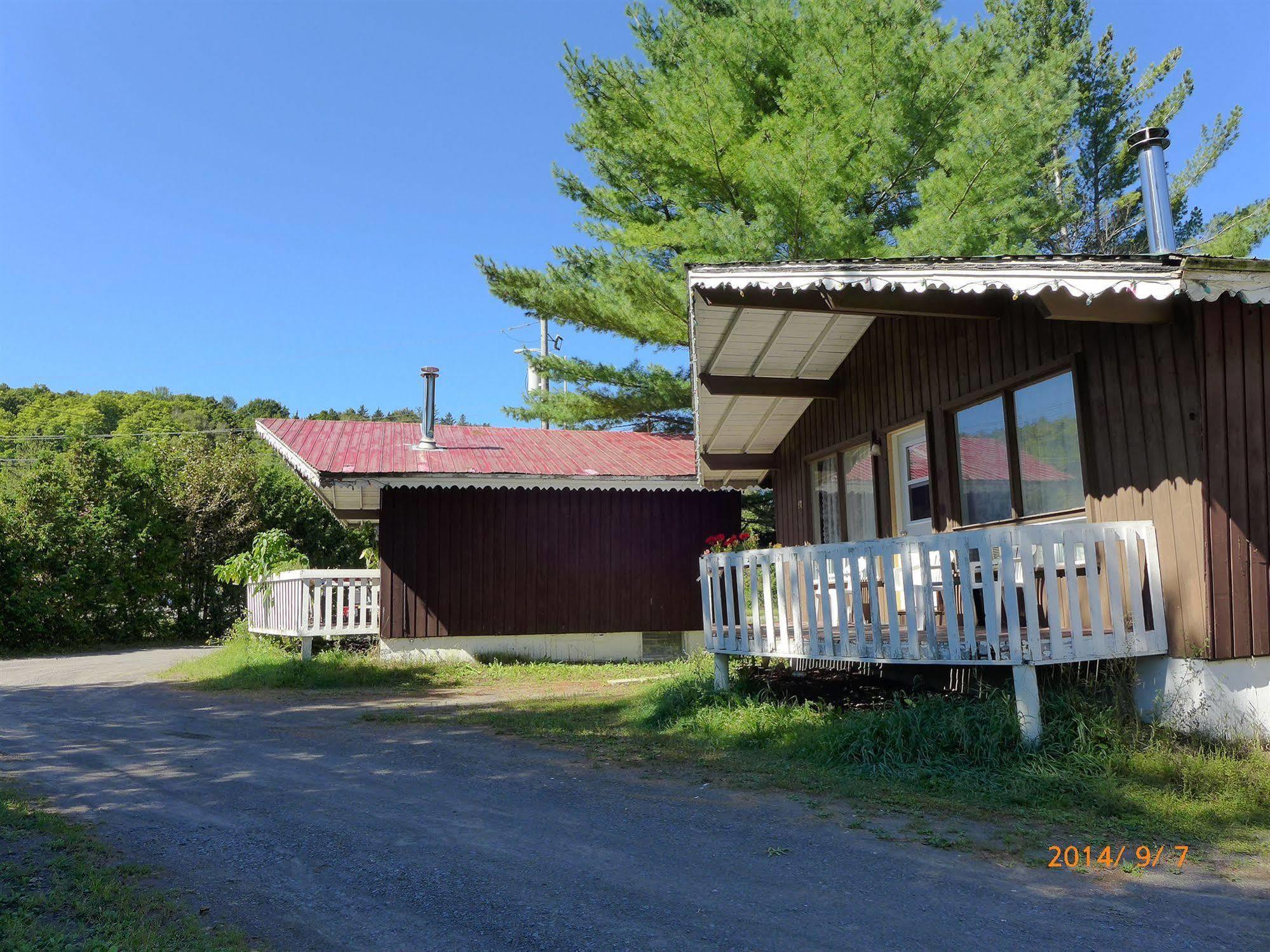 Motel De La Riviere Piedmont Exterior photo